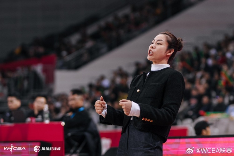 WCBA菜鳥教練“雙子星” 陳曉佳率江蘇4勝3負 黃思靜率廣東5勝2負